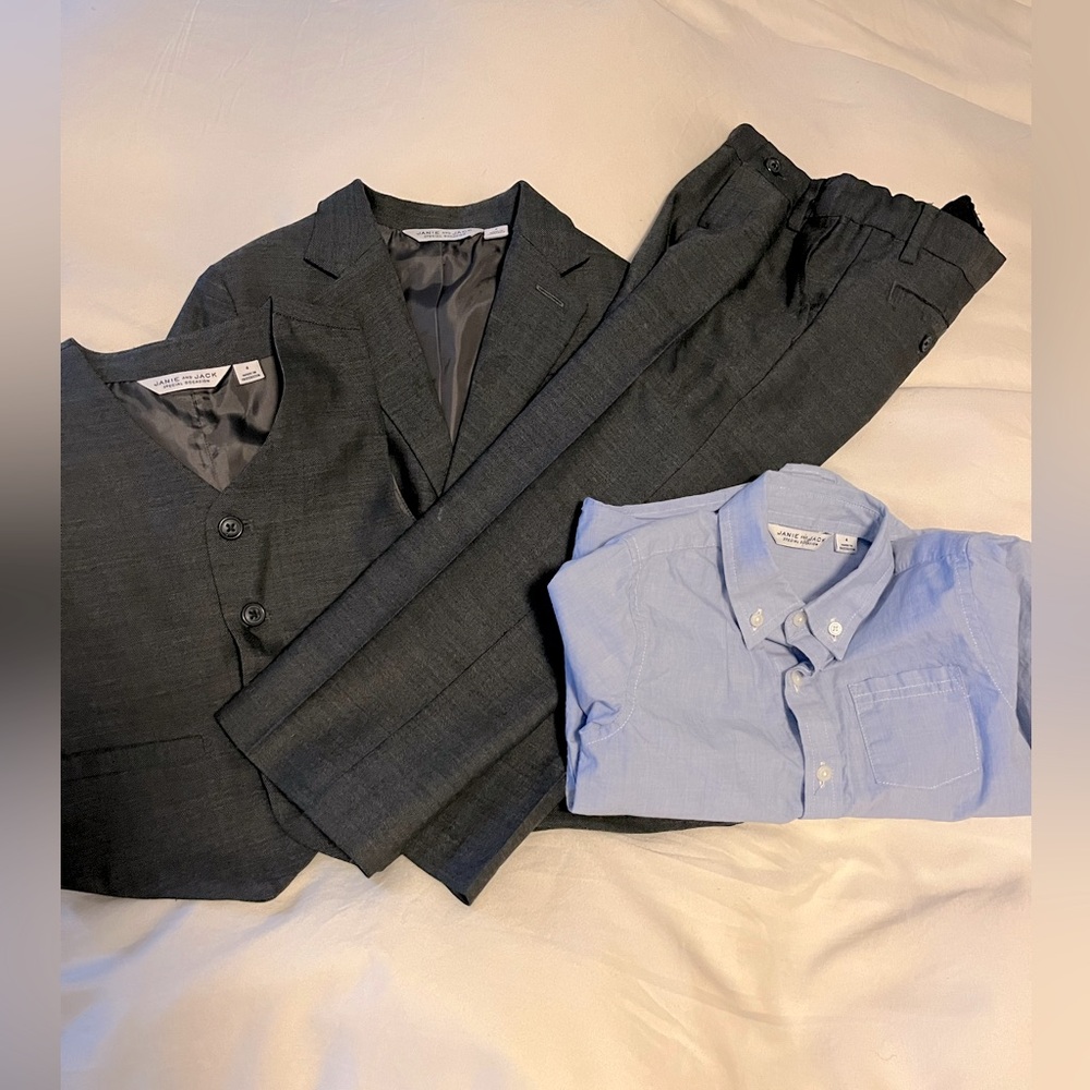 Janie and Jack Three Piece Suit with Blue shirt size 4 Charcoal